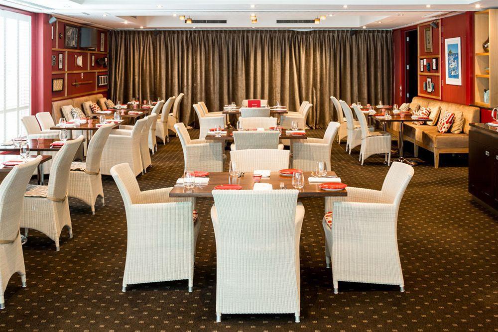 Bolton Hotel Wellington Bagian luar foto The restaurant