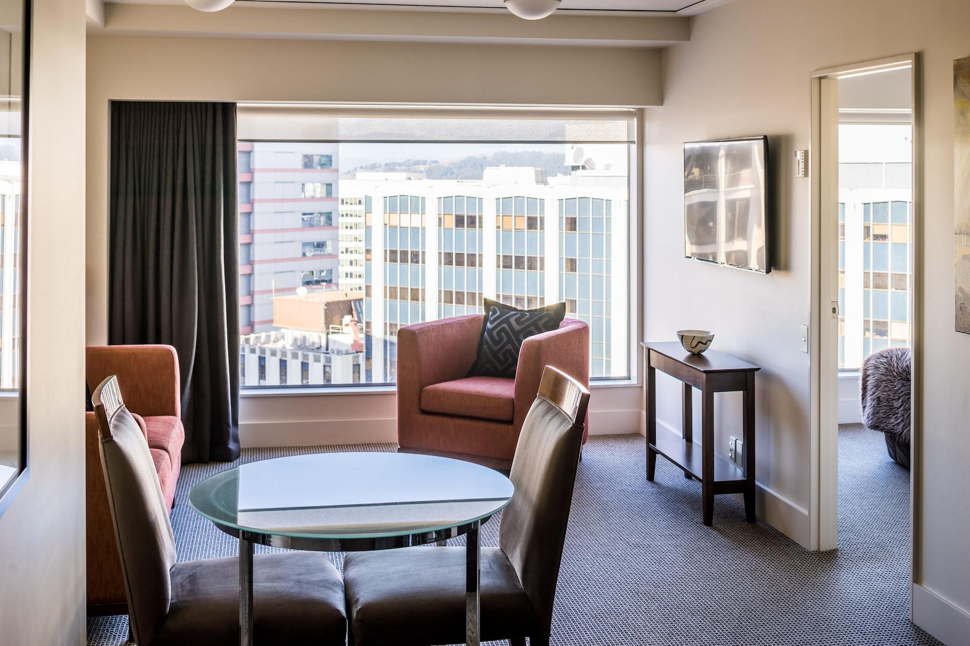 Bolton Hotel Wellington Bagian luar foto A suite at the hotel