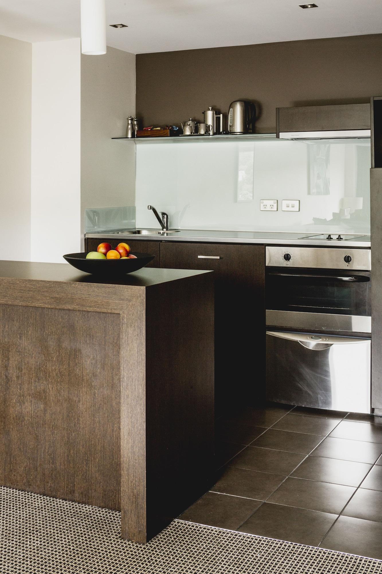 Bolton Hotel Wellington Bagian luar foto A modern kitchen