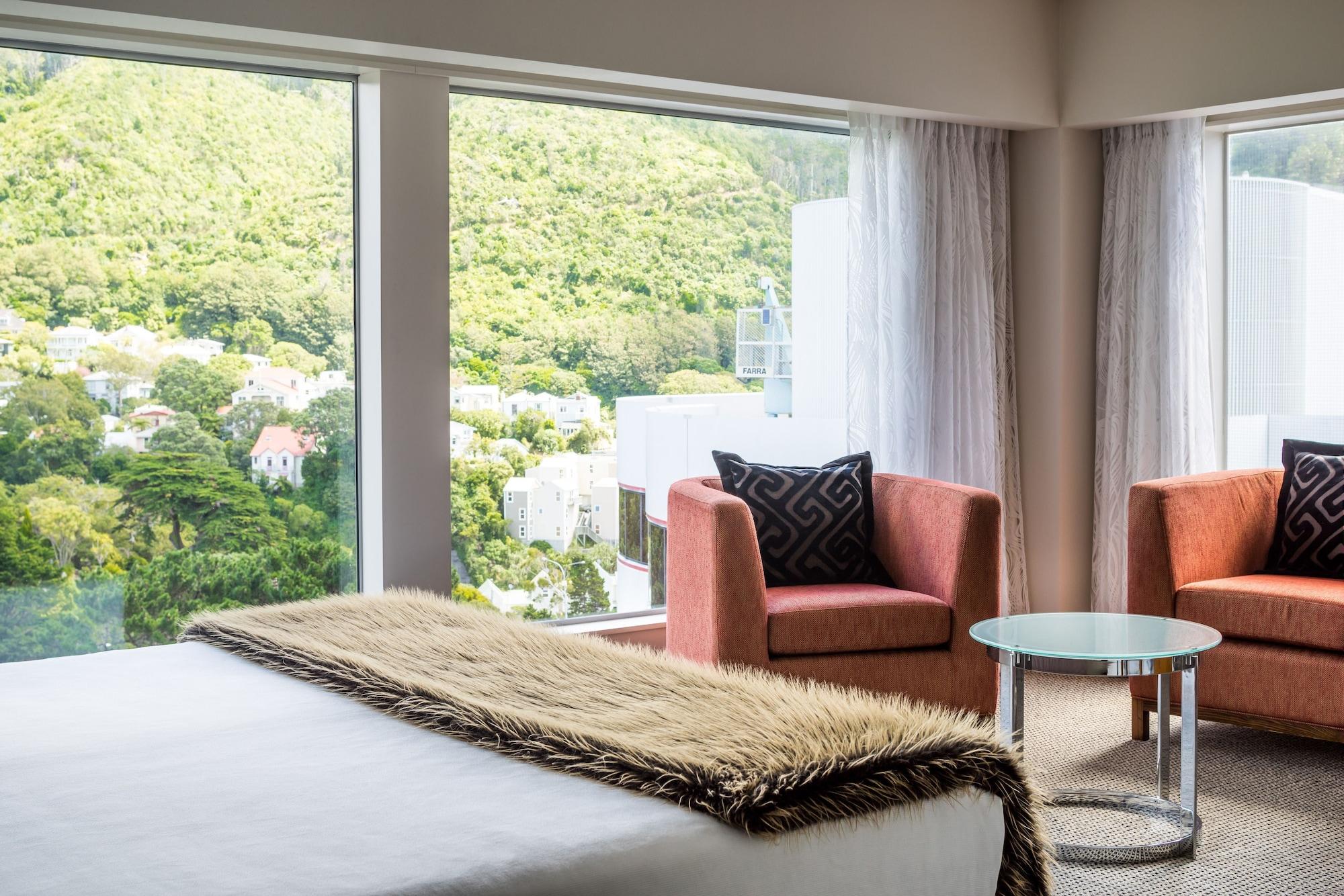 Bolton Hotel Wellington Bagian luar foto A suite at the hotel