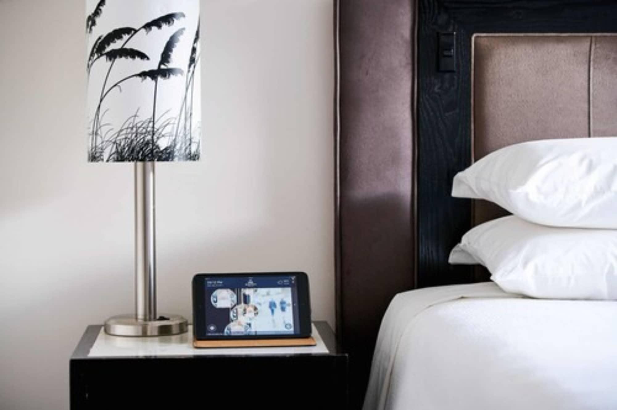 Bolton Hotel Wellington Bagian luar foto The iPad is used in the rooms of the Mandarin Oriental, Munich
