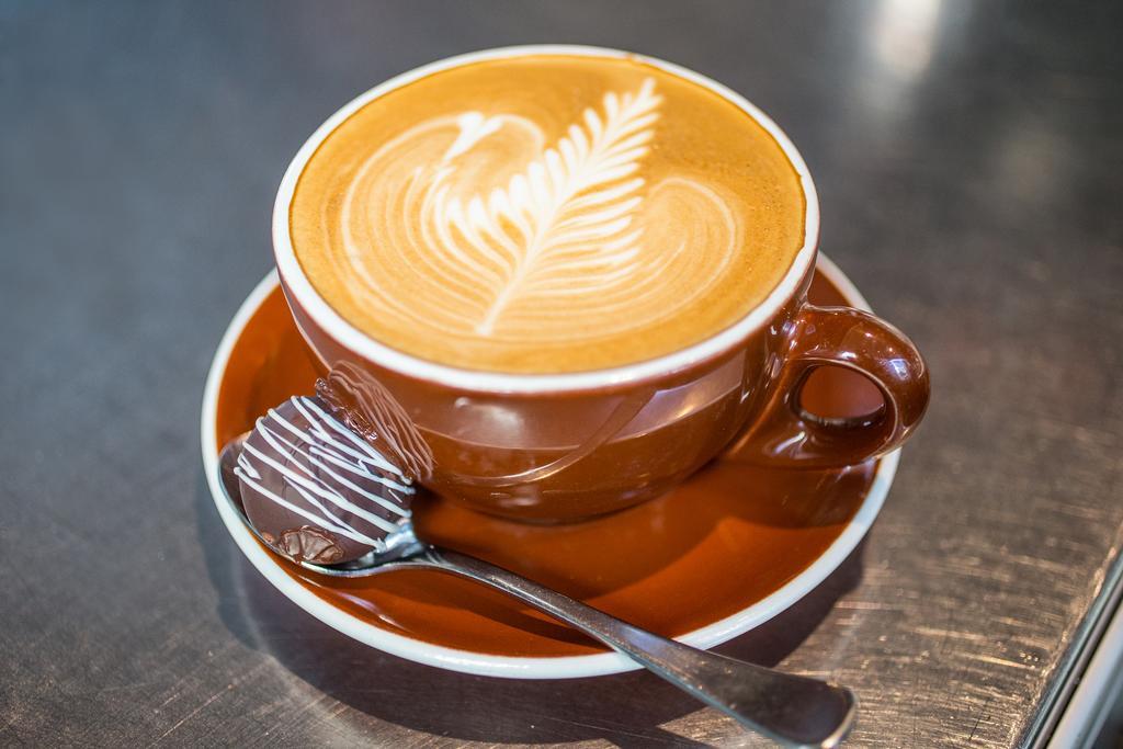 Bolton Hotel Wellington Bagian luar foto A latte